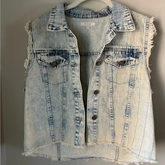 VeVeret Light Blue Denim Vest - Picture 4 of 10